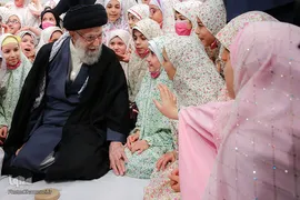 جشن تکلیف دختران دانش‌آموز در حسینیه امام خمینی(ره)