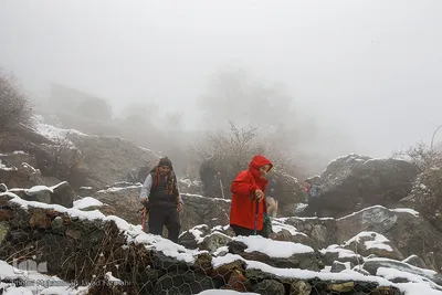 مه موجود در مسیر کوهپیمایی دائما در حال تغییر است