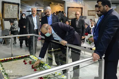 آیین گلباران و شعرخوانی در مزار شهریار ملک سخن‎‎