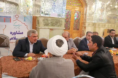 میز خدمت مسئولان استان فارس در حرم مطهر شاهچراغ(ع)