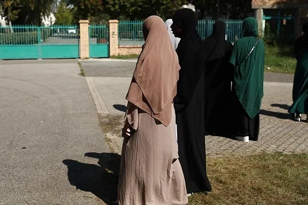 Fransa'da Müslüman öğrencilerin eğitim gördüğü liseye devlet desteğinin kesilmesi kararı Danıştay'a taşınacak