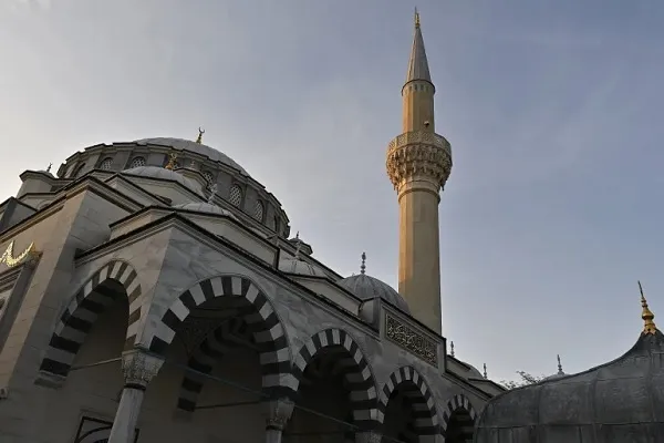 تشرف دختر ژاپنی به دین اسلام + فیلم