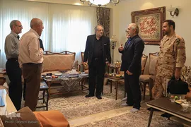 دیدار جامعه قرآنی با خانواده‌ شهید محمدصالحی