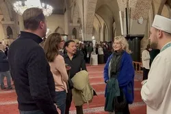 Non-Muslims Learn about Islam in Visit to Fatih Mosque in Amsterdam