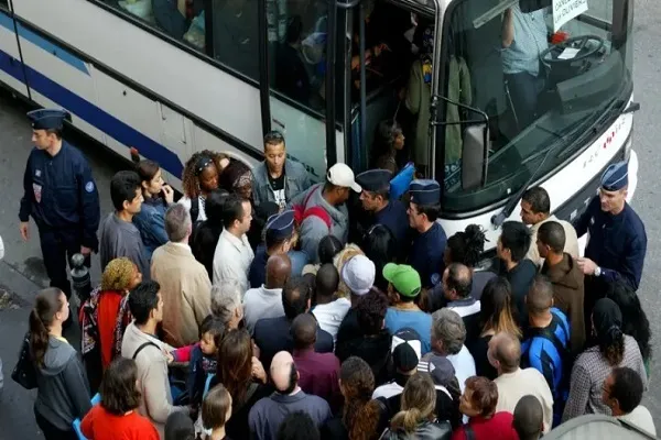 ضجة في فرنسا بشأن سائق جزائري قام بتشغيل القرآن في حافلة عمومية