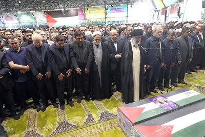 اقامه نماز بر پیکر شهید اسماعیل هنیه توسط مقام معظم رهبری