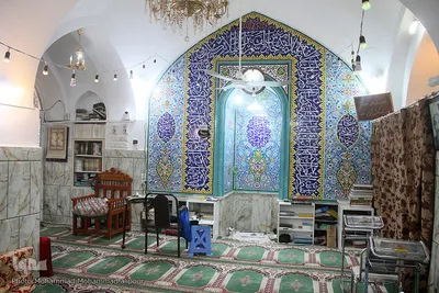 مسجد شرف‌الدین شوشتر، دارای سه محراب برای تابستان، پاییز و زمستان بود. 