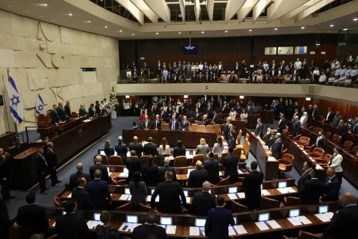 Kudüs'te Siyonist esirlerin yakınları Meclisi bastı