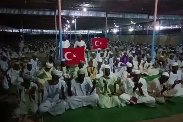 Depremlerde hayatını kaybedenler için Sudan'da dua edildi