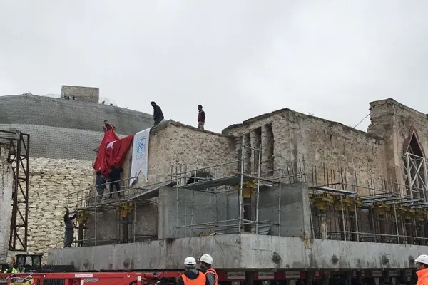 610 yıllık cami tekerler üzerinde taşınıyor