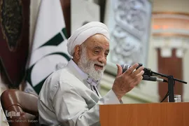  حجت‌الاسلام والمسلمین محسن قرائتی، رئیس ستاد اقامه نماز کشور در همایش سفیران حسینی