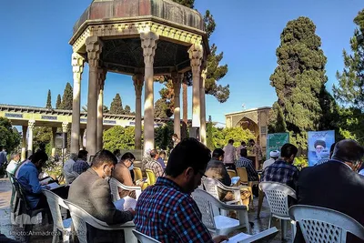 محفل انس با قرآن کریم در جوار آرامگاه حافظ شیرازی‎‎