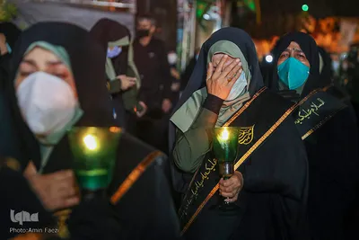 لاله گردانی خدام حرم شاهچراغ (ع) در شب اربعین حسینی