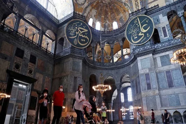 جرح 5 أشخاص في هجوم بالسكين في حديقة مسجد في تركيا