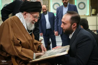 دیدار جمعی از شاعران و اهالی فرهنگ و ادب فارسی با ر هبر معظم انقلاب