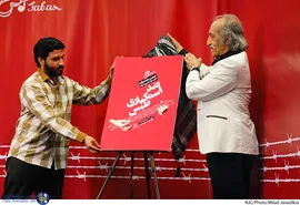 اسفندیار قره باغی در نشست خبری دومین جشنواره شعر،موسیقی و سرود ضد استکباری طنین