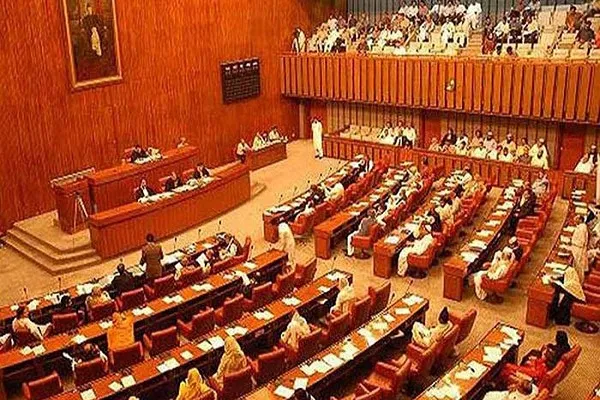 Pakistan senatosu Hollanda'daki karikatür yarışmasını kınadı