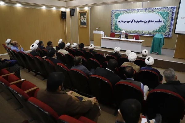 دو قطبی بین حوزه قم و نجف معنا ندارد