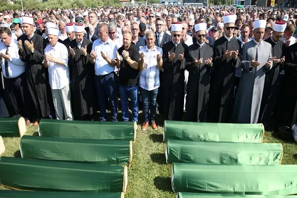 خاکسپاری 86 مسلمان کشتار سربرنیتسا در بوسنی