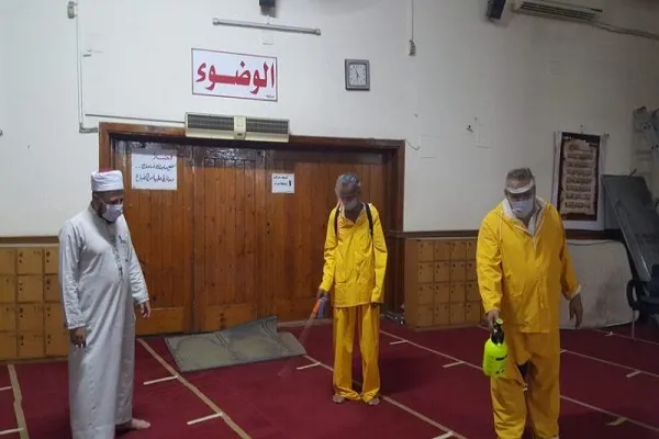 پویش گسترده ضدعفونی مساجد در «جیزه» مصر +عکس