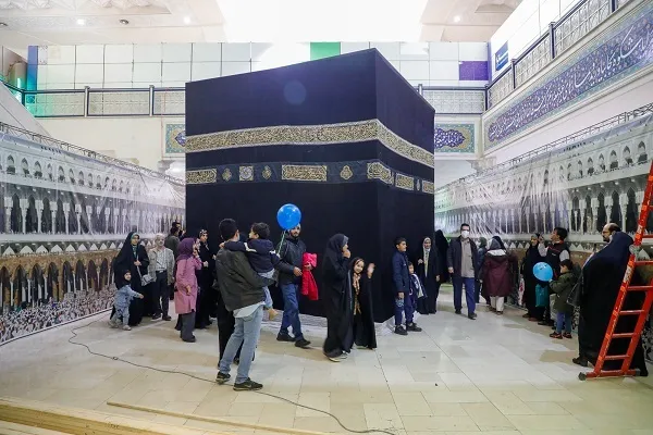 عرض مجسم الكعبة المشرفة في معرض طهران للقرآن