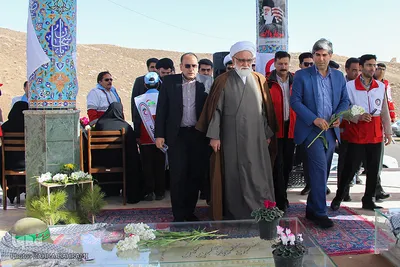 ادای احترام نماینده ولی فقیه در هلال احمر کشور به شهدای شهرستان محلات