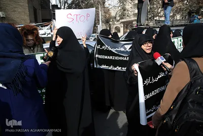 تجمع دانشجویان و اصحاب رسانه در حمایت از مرضیه هاشمی