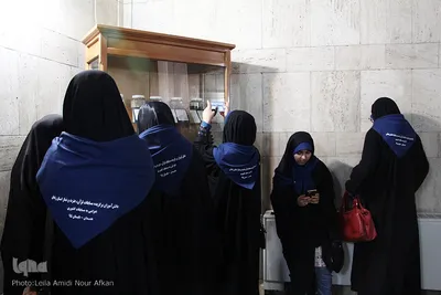 بازدید شرکت کنندگان مسابقات قرآن دانش آموزی از آرامگاه بوعلی سینا
