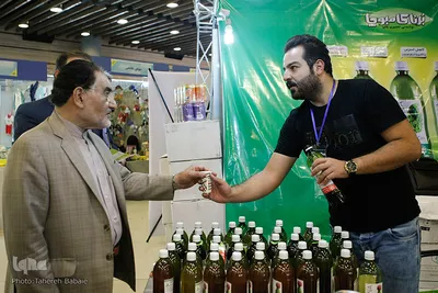 یحیی آل‌اسحاق، رئیس پیشین اتاق بازرگانی، صنایع، معادن و کشاورزی استان تهران در بازدید از نمایشگاه جامع تولیدات ملی 