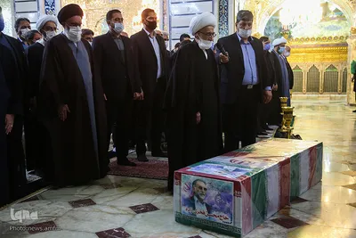 طواف دانشمند شهید فخری‌زاده بر گرد ضریح کریمه اهل بیت(ع)