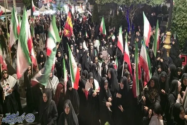 شب‌های وفاداری در بابلسر؛ شکوه اجتماع مردمی در میدان شهدا و بیعت با رهبری