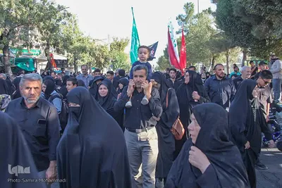 حضور عاشقان حسینی در مراسم پیاده‌روی جاماندگان اربعین ارومیه‎