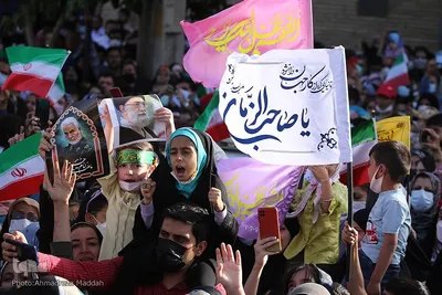 اجرای سرود «سلام فرمانده» در میدان شهدای شیراز