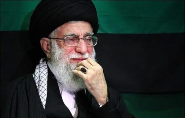 رهبر معظم انقلاب بر پیکر آیت‌الله هاشمی شاهرودی اقامه نماز می‌کنند