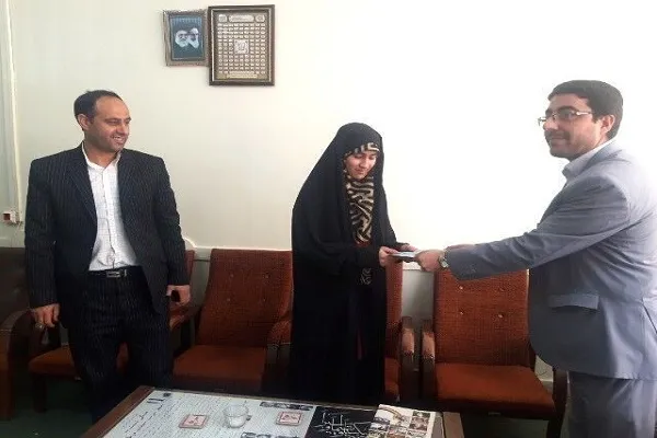 إيرانية تحفظ القرآن كاملاً وترجمتها الفارسية خلال 110 أيام