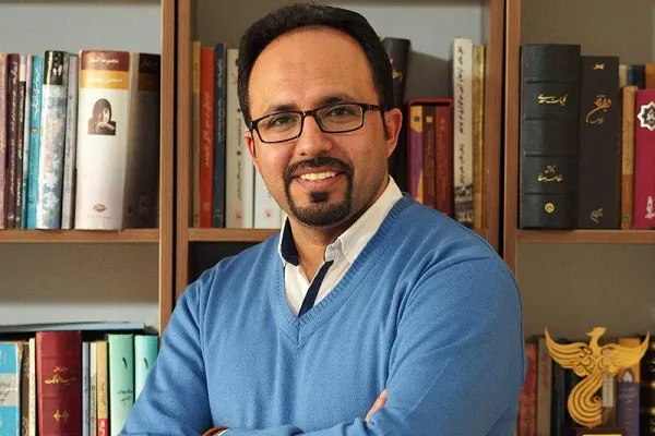 موبایل در دست ما هم گُل است هم گلوله