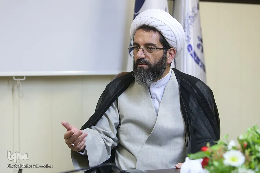 مفت‌فروشی موقوفات از چه زمانی شروع شد؟/ وقف بانو قمرالسلطنه برای روشنایی عتبات