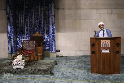 کرسی تلاوت و تدبر در قرآن کریم در مسجد دانشگاه تهران