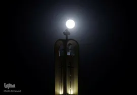 ماه، روشنای آسمان تاریک شب