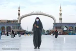 Fahne auf Kuppel der Dschamkarān-Moschee durch eine schwarze Trauerflagge ersetzt