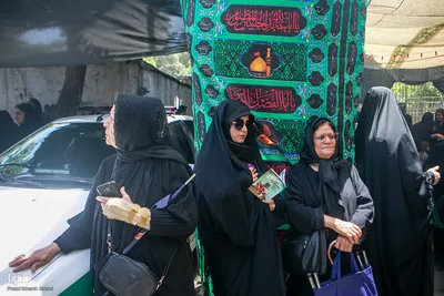 ظهر عاشورای حسینی در میدان شهدای ده‌ونک
