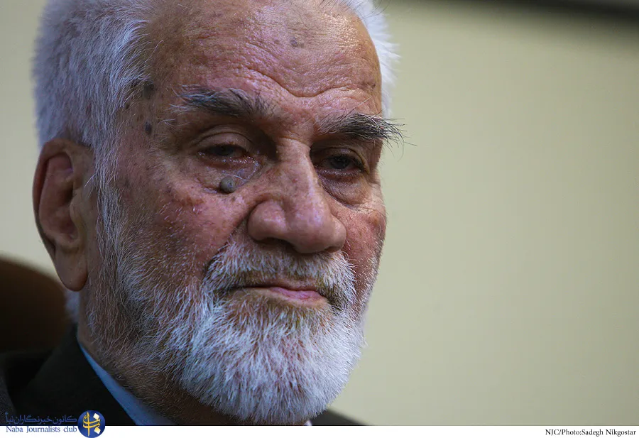 خادم قرآن صدای تعریف و تمجیدها را نمی‌شنود