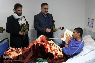 عیادت کاروان قرآنی انقلاب از بیماران بیمارستان بوعلی بیرجند