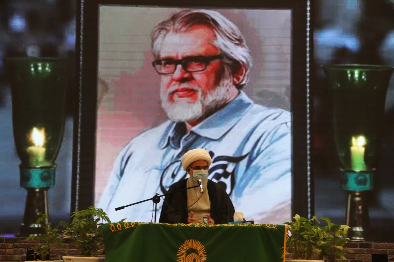 پیشگامی نادر طالب‌زاده در جهاد تبیین در جبهه مقاومت