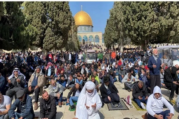  په الاقصی جومات کې د څه دپاسه ۵۰ زره فلسطینیانو په شتون سره د جمعې لمونځ ادا شو.