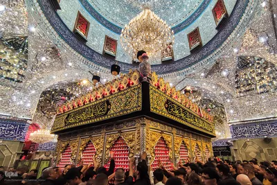 بین الحرمین در انتظار پیکر مطهر رهبر شهید