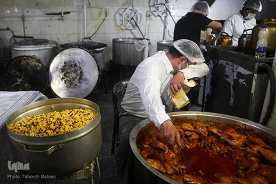 طبخ غذای متبرک رضوی برای بیمارستان فیروزگر
