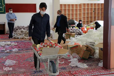 توزیع بسته‌های غذایی بین نیازمندان از محل نیات وقف
