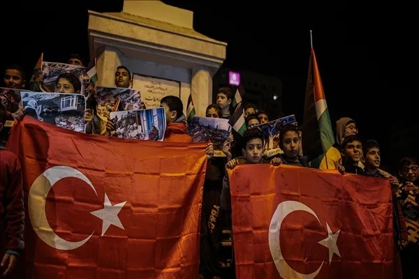 أطفال غزة يتضامنون مع تركيا وسوريا عقب الزلزال