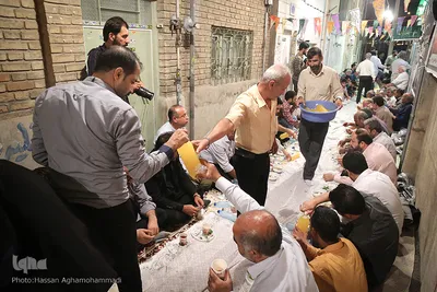 سفره افطار کریم اهل‌بیت(ع)در کوچه پس کوچه‌های جنوب تهران